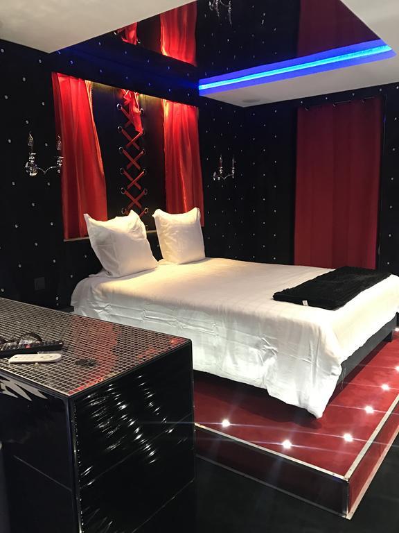 Le Cabaret Vip Spa Лион Экстерьер фото