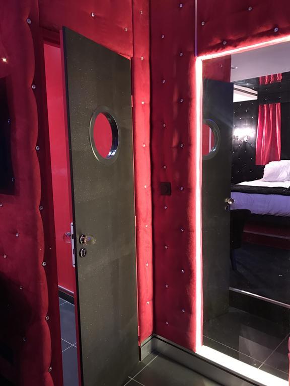 Le Cabaret Vip Spa Лион Экстерьер фото