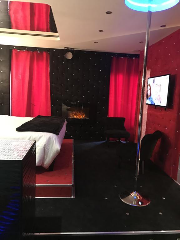 Le Cabaret Vip Spa Лион Экстерьер фото