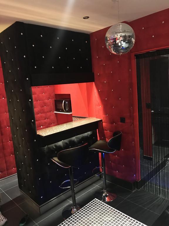 Le Cabaret Vip Spa Лион Экстерьер фото