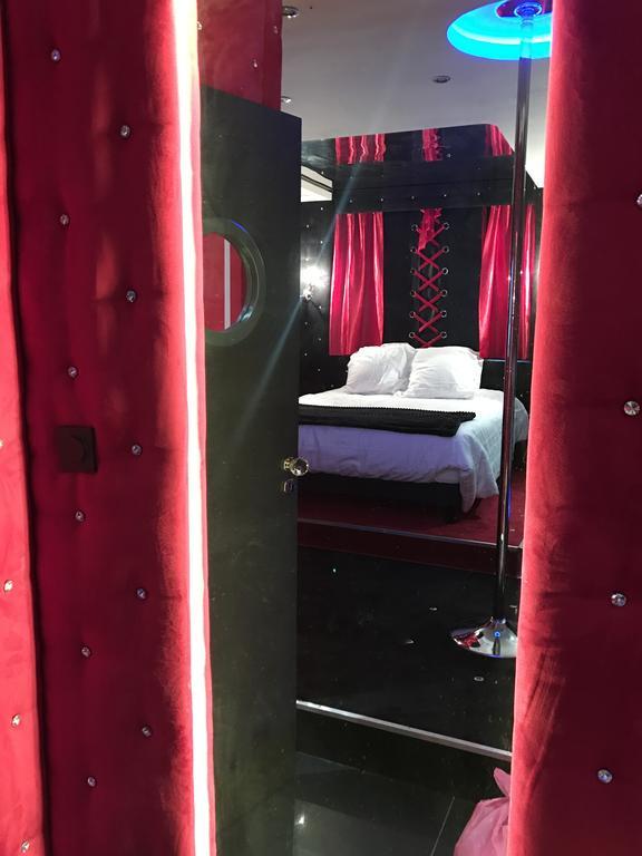 Le Cabaret Vip Spa Лион Экстерьер фото